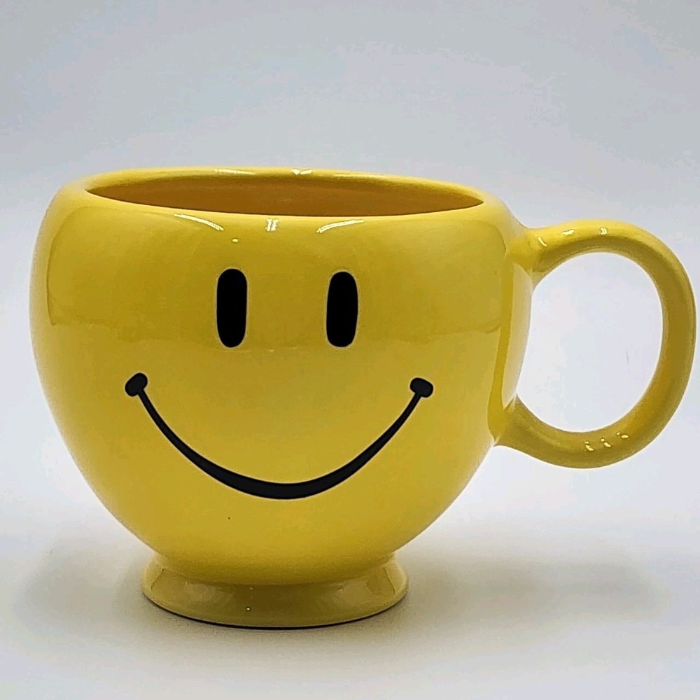 Teleflora Gift Smiley Face Yellow Ceramic Mug Cup 4 Inch Planter Charming Cabin
